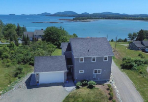 Nearly New Home with SPECTACULAR VIEWS fast Wi-Fi & close to Acadia Natl Park
